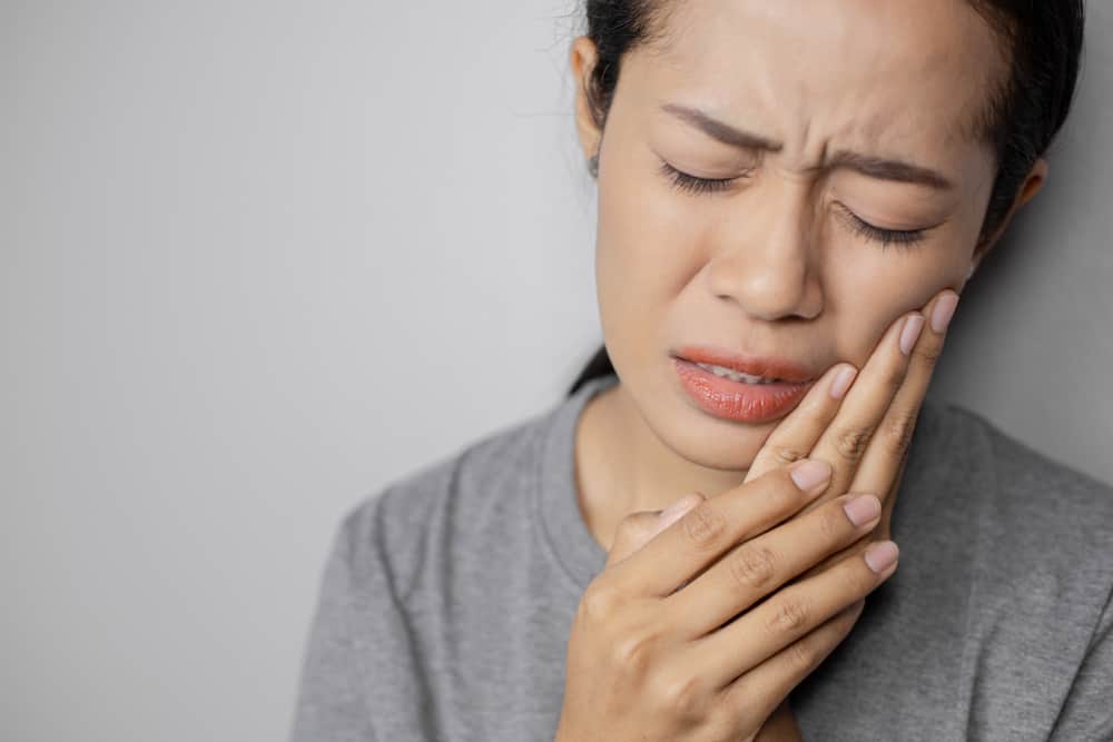 Sakit Gigi Sampai ke Telinga dan Kepala, Apa Penyebabnya?