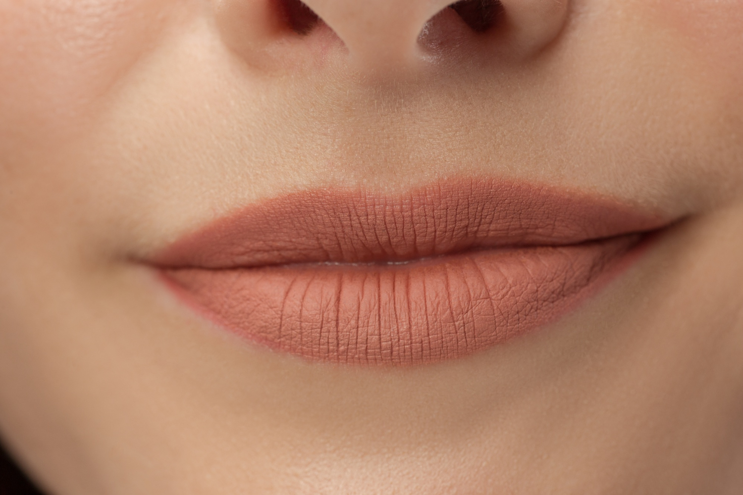 5 Cara Menipiskan Bibir dengan Prosedur Medis dan Alami