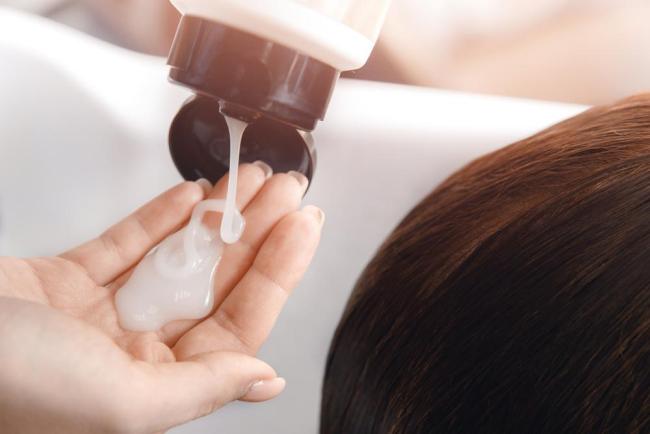 10 Rekomendasi Kondisioner untuk Melembapkan Rambut Kering