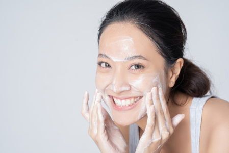 Rekomendasi 9 Produk Facial Wash untuk Kulit Berminyak