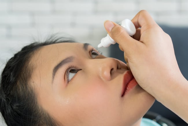 10 Rekomendasi Merek Obat Tetes Mata yang Mudah Ditemukan
