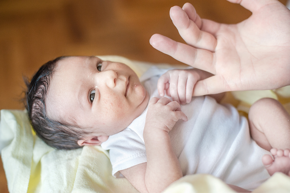 7 Penyebab Bayi Sering Berkeringat, Kapan Perlu Khawatir?
