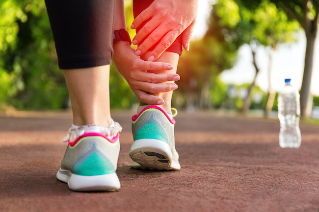 10 Cara Mengatasi Bengkak di Kaki setelah Jatuh