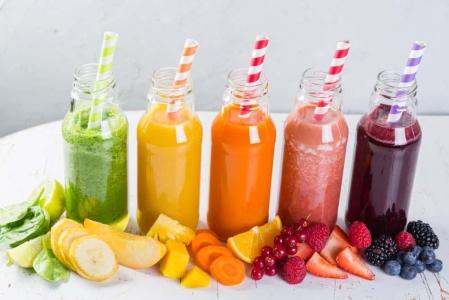 Lebih Baik Minum Jus atau Makan Buah Langsung? Ini Jawabannya
