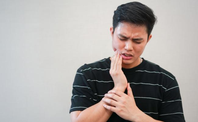 7 Cara Mengatasi Pipi Bengkak karena Sakit Gigi