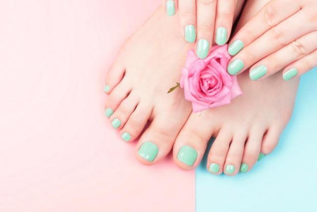 ibu-hamil-manicure-pedicure-meni-pedi