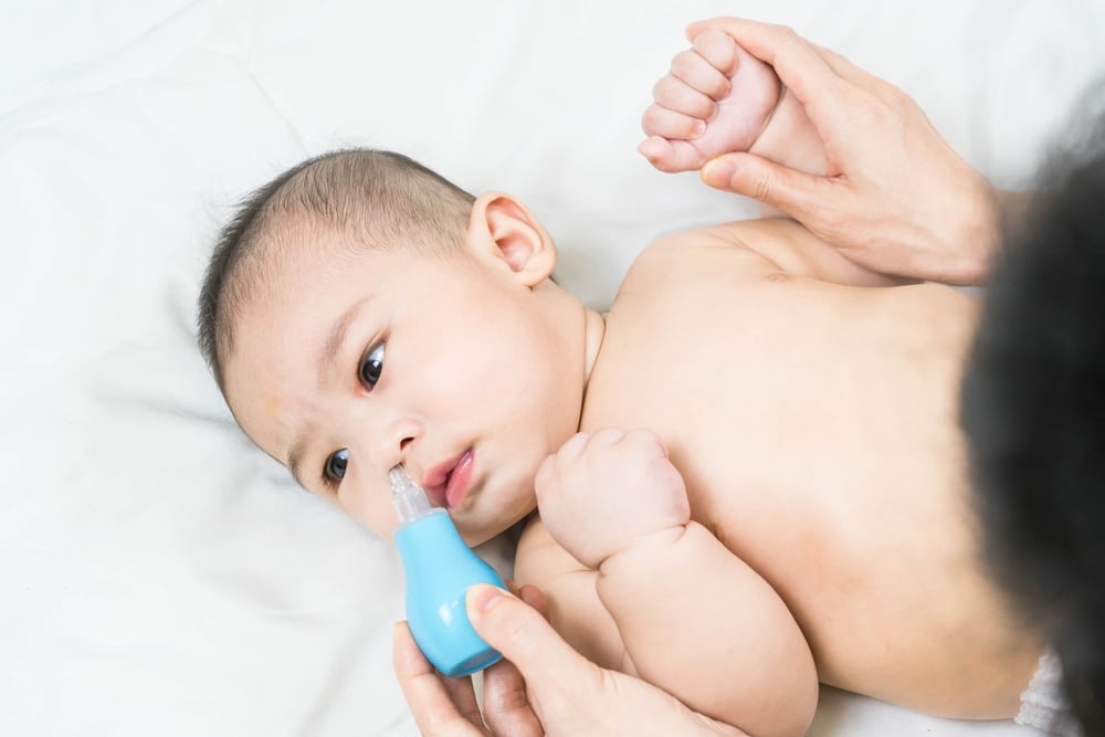 Amankah Sedot Ingus Bayi dengan Mulut?