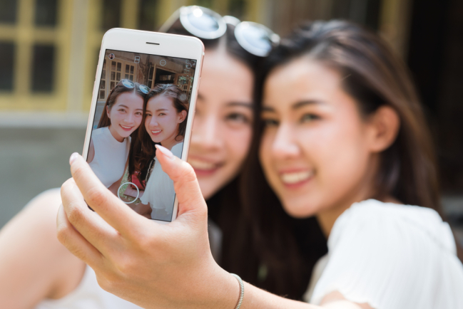 Dampak Buruk Kecanduan Foto Selfie dan Cara Mengatasinya