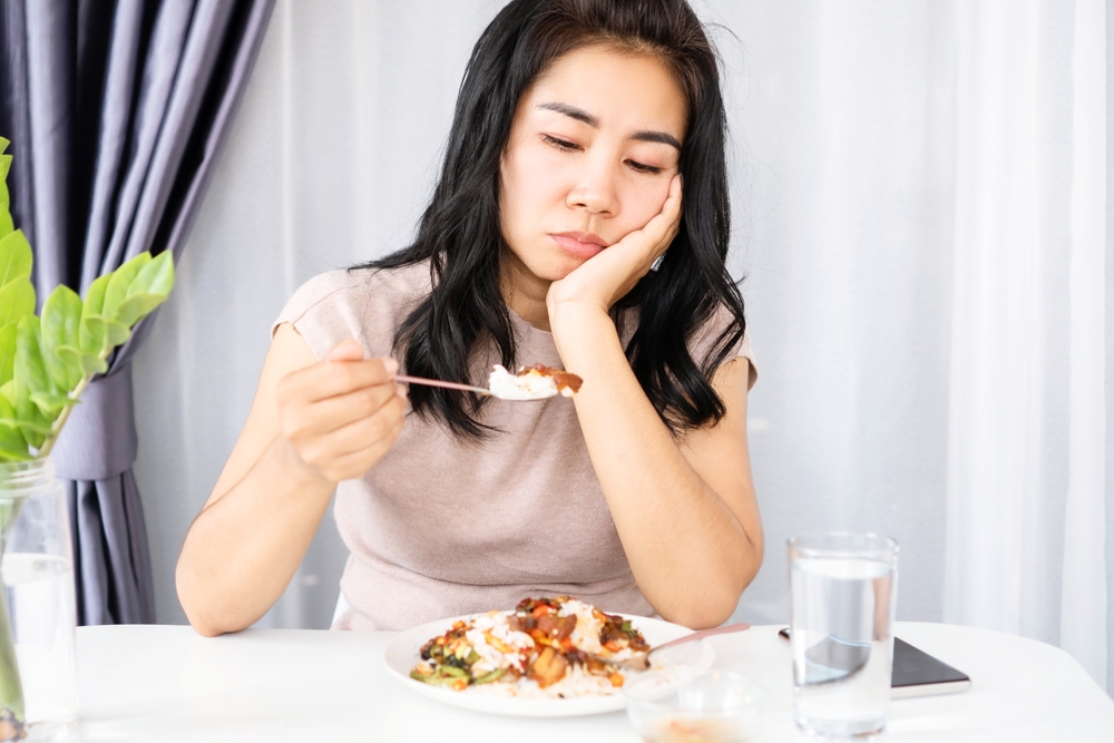 Kenapa Ibu Hamil Muda Sering Mual Saat Makan Nasi?