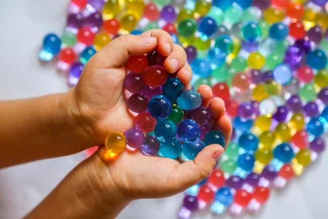 Waspadai Bahaya Water Beads untuk Anak, Orangtua Harus Tahu!