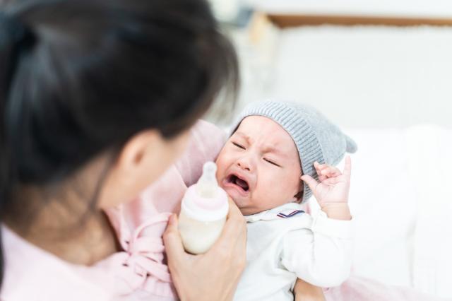 6 Tanda Bayi Tidak Cocok Minum Susu Formula