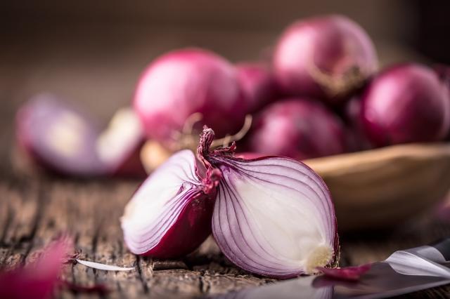 Cara Menurunkan Panas Anak dengan Bawang Merah, Amankah?