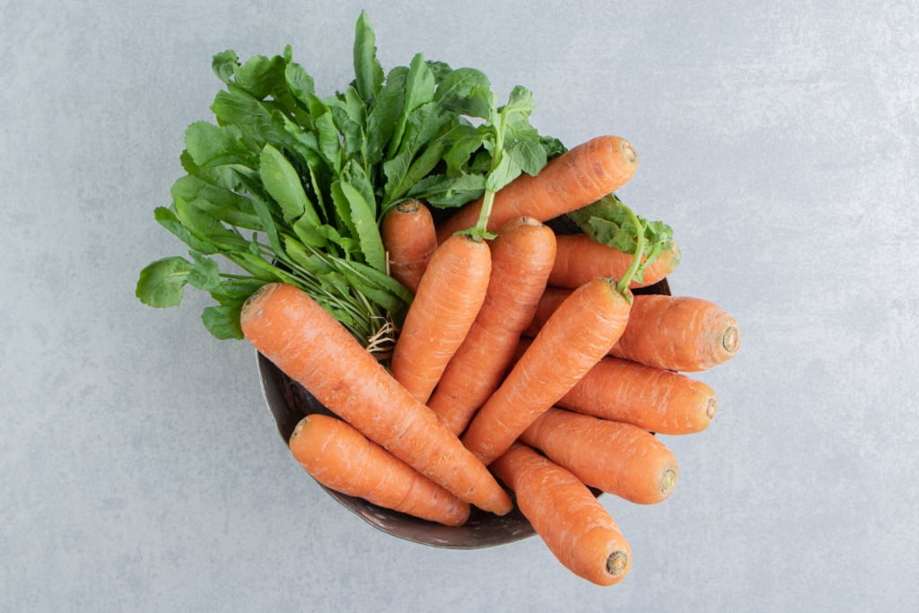 wortel adalah salah satu sayur warna kuning