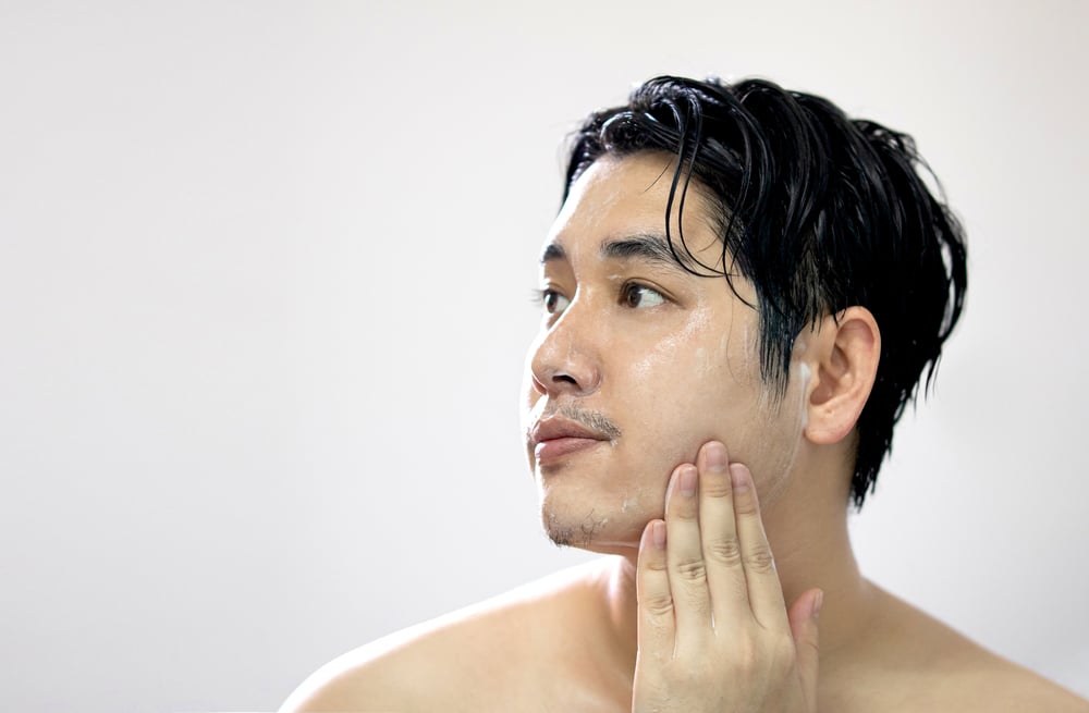 10 Rekomendasi Sabun Muka Pria agar Kulit Terlihat Bersih dan Segar