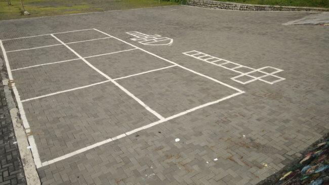 7 Manfaat Bermain Gobak Sodor untuk Anak dan Caranya