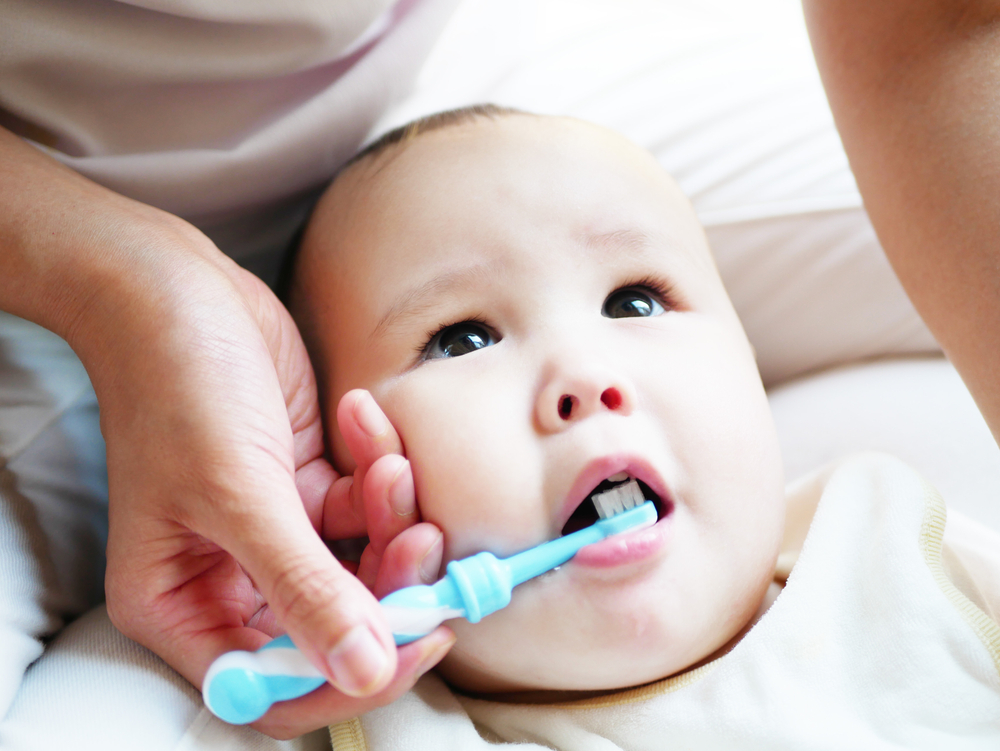 rekomendasi-sikat-gigi-bayi