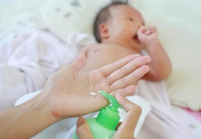 10 Rekomendasi Salep Ruam Popok Bayi yang Ampuh