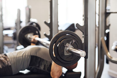 Smith machine alat gym menurunkan berat badan