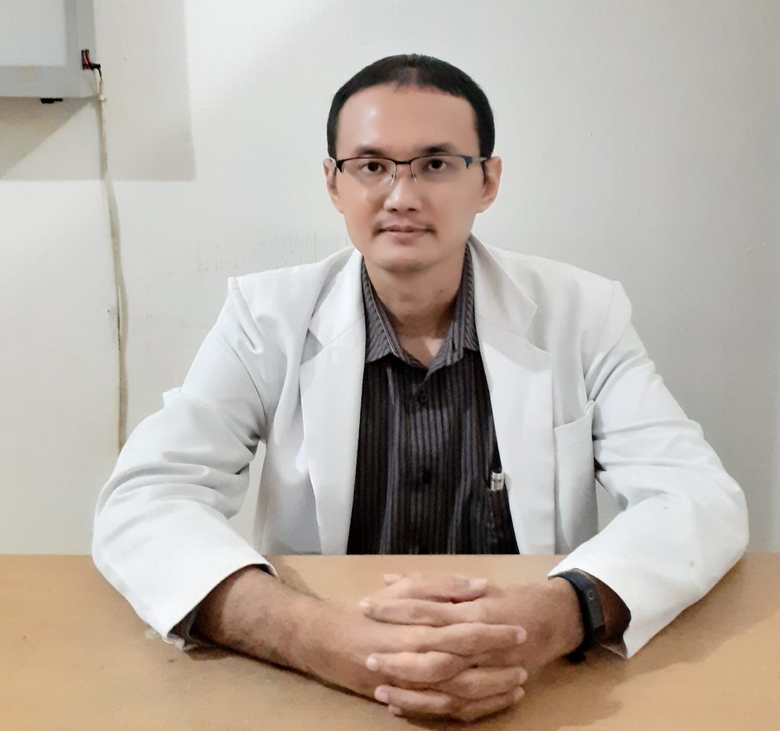 dr. Dolly Dolven Kansera, Sp.PD, Hello Sehat