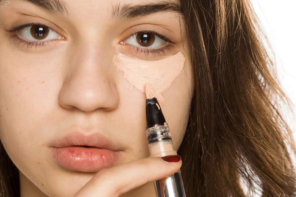 10 Rekomendasi Merk Concealer yang Bagus dan Tahan Lama