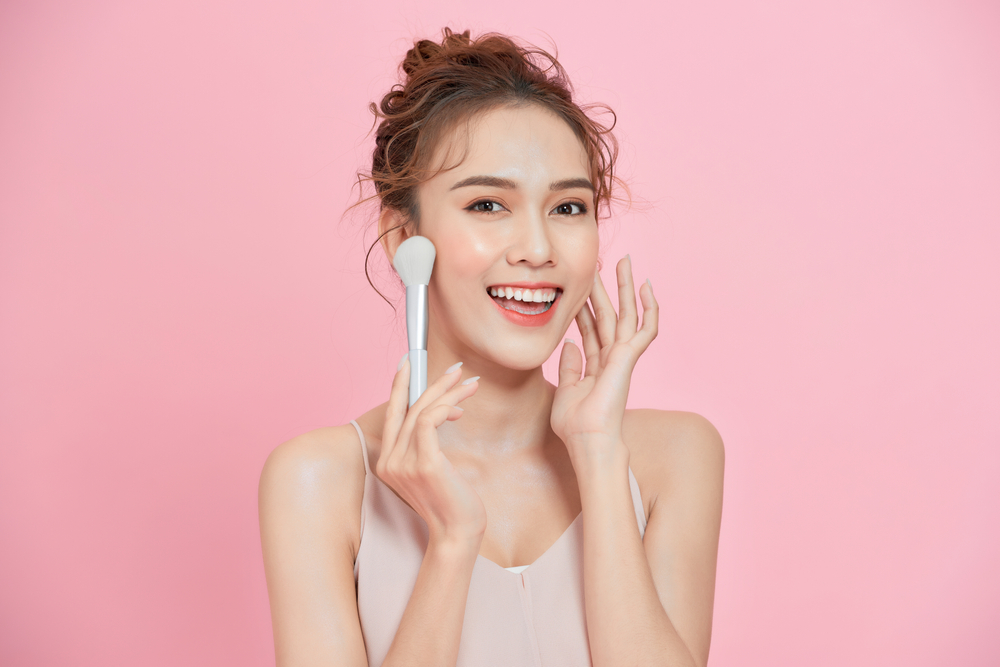 10 Rekomendasi Merk Blush On yang Bagus Bikin Pipi Cerah Merona