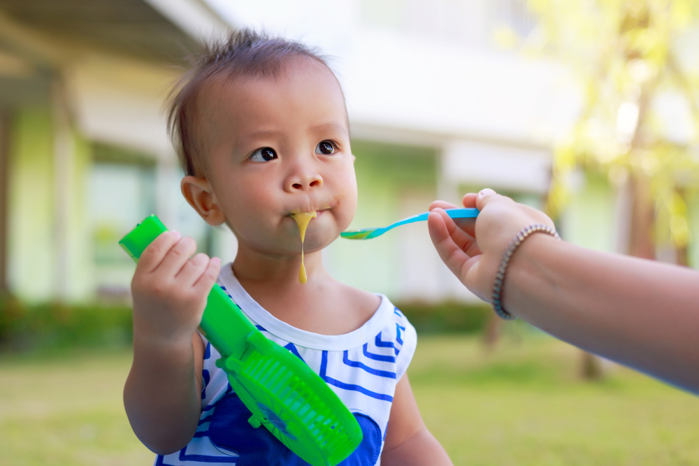 Penyebab Anak Suka Melepeh Makanan dan Tips Mengatasinya
