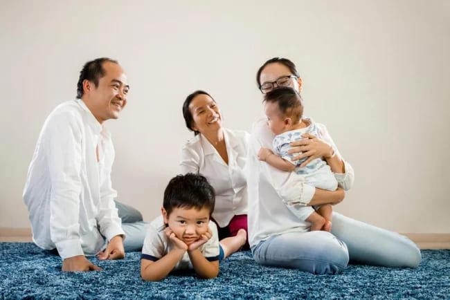 11 Cara Menghadapi Kakak yang Cemburu pada Adik Bayi