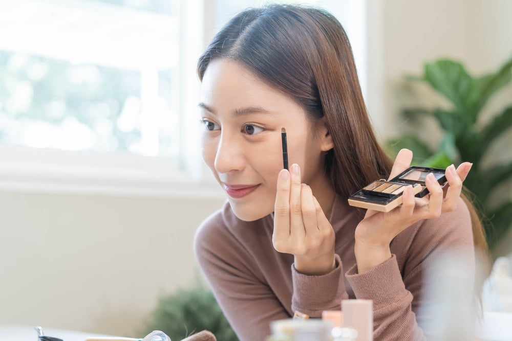 10 Rekomendasi Eyeshadow yang Bagus dan Tahan Lama