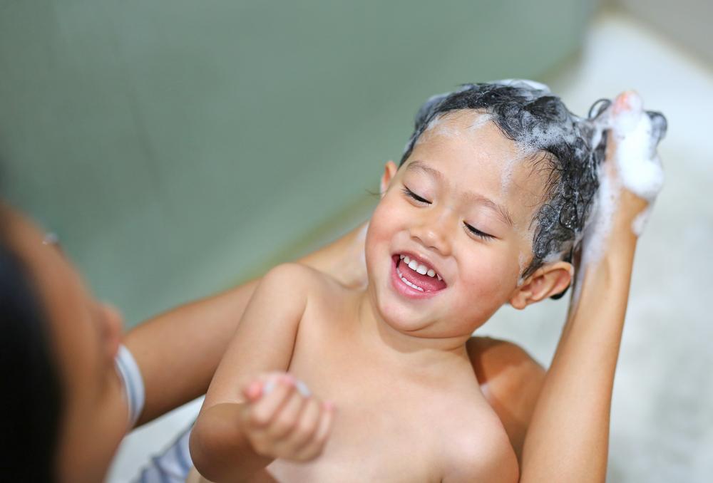 10 Rekomendasi Sampo Anak yang Bagus dan Tidak Pedih di Mata