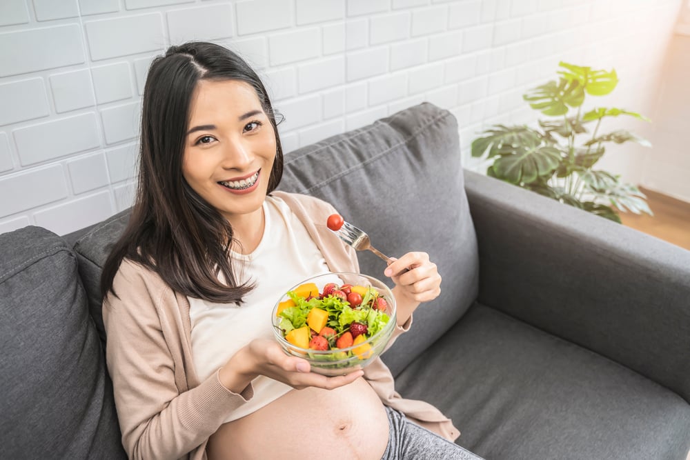 ibu hamil makan buah