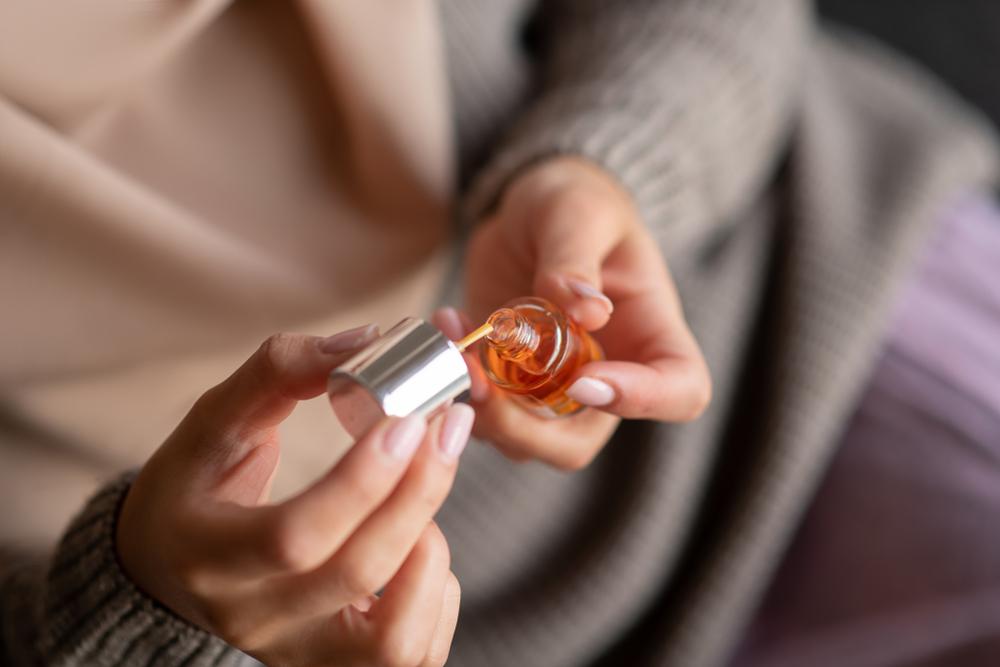 10 Pilihan Merk Kutek Halal yang Bisa Dipakai saat Salat