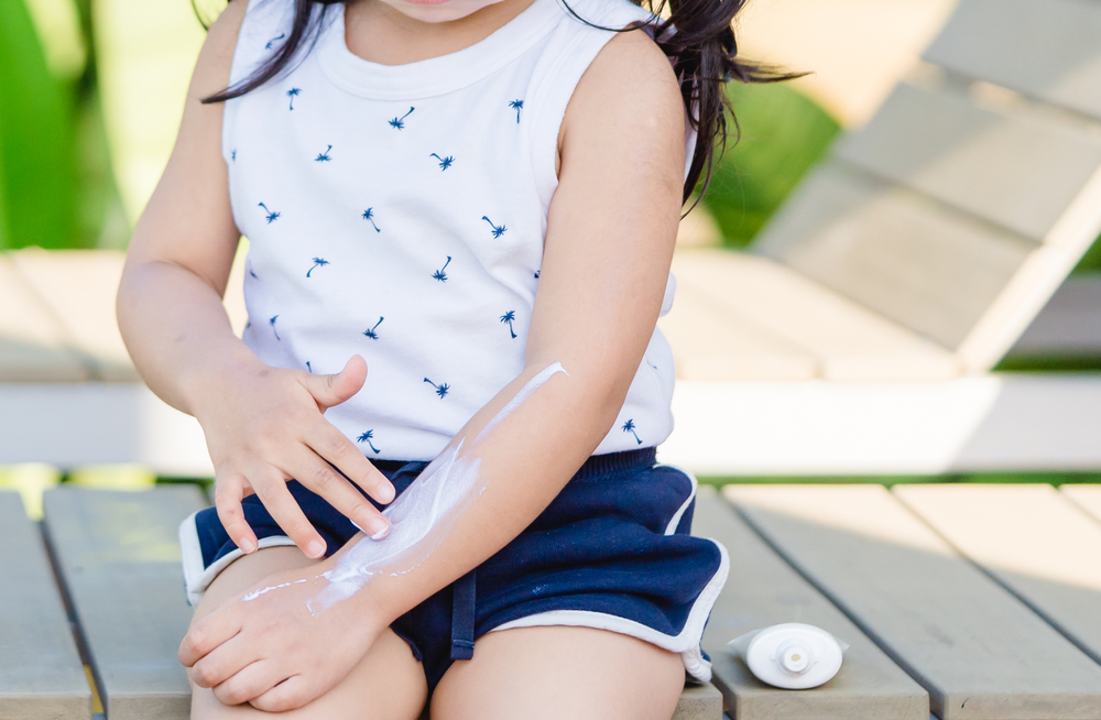 10 Rekomendasi Sunscreen Anak Terbaik agar Kulit si Kecil Sehat