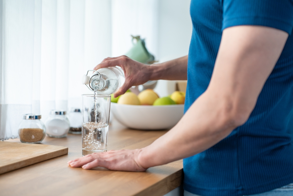 Minum Air Putih Hangat untuk Redakan Batuk, Benarkah Efektif?