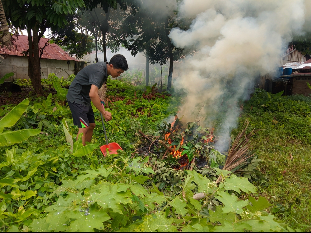 Tetangga Sering Bakar Sampah? Ini 7 Hal yang Bisa Dilakukan