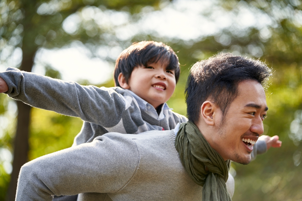 5 Cara Jitu Menguatkan Bonding Ayah dan Anak serta Manfaatnya