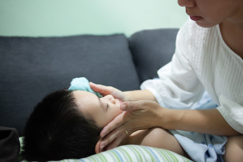 8 Penyebab Anak Berkeringat Saat Tidur yang Tidak Normal