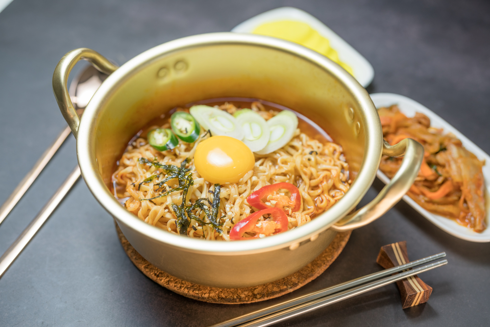 10 Merk Ramen Instan yang Lezat dan Menggugah Selera