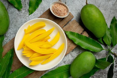 Gambar buah mangga dan daun mangga