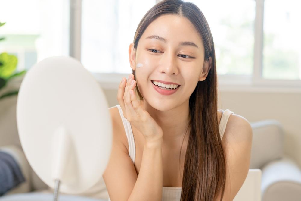 10 Moisturizer untuk Kulit Kering yang Ampuh Melembapkan