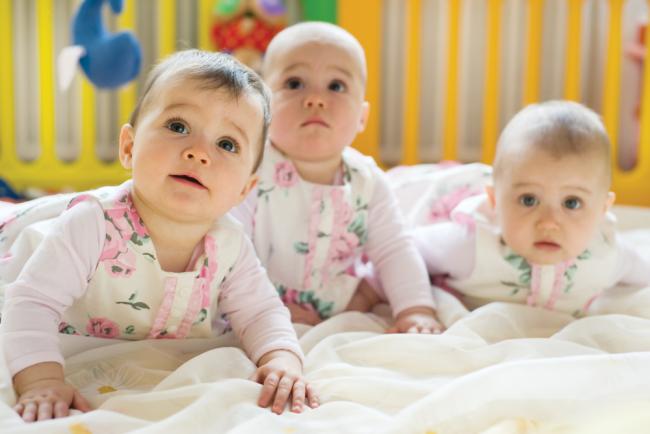 Mengenal Kehamilan Triplet, Risiko, dan Cara Menjaganya