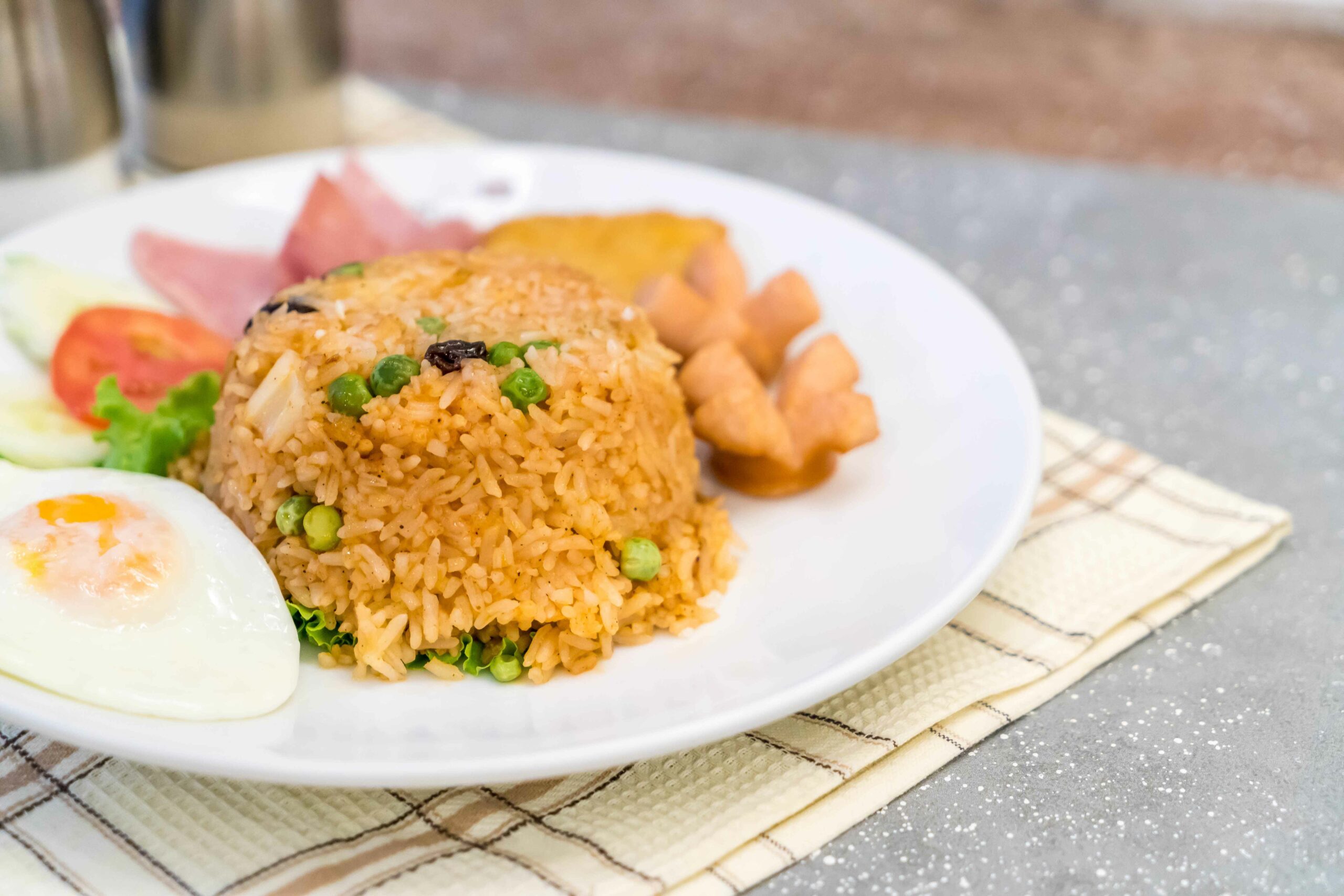 Apakah Sehat Makan Nasi Goreng di Malam Hari?