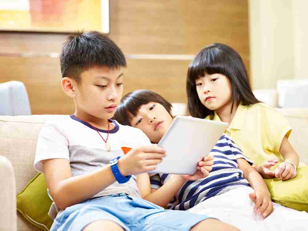 Anak Tengah Rentan Kena Middle Child Syndrome, Ini Dampaknya