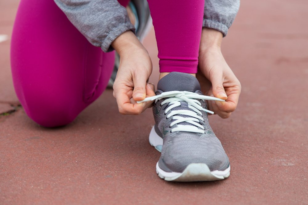 6 Cara Memilih Sepatu Lari yang Nyaman untuk Anda
