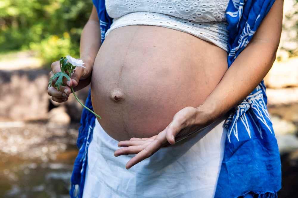 Penyebab Pusar Menonjol Saat Hamil dan Tips Merawatnya