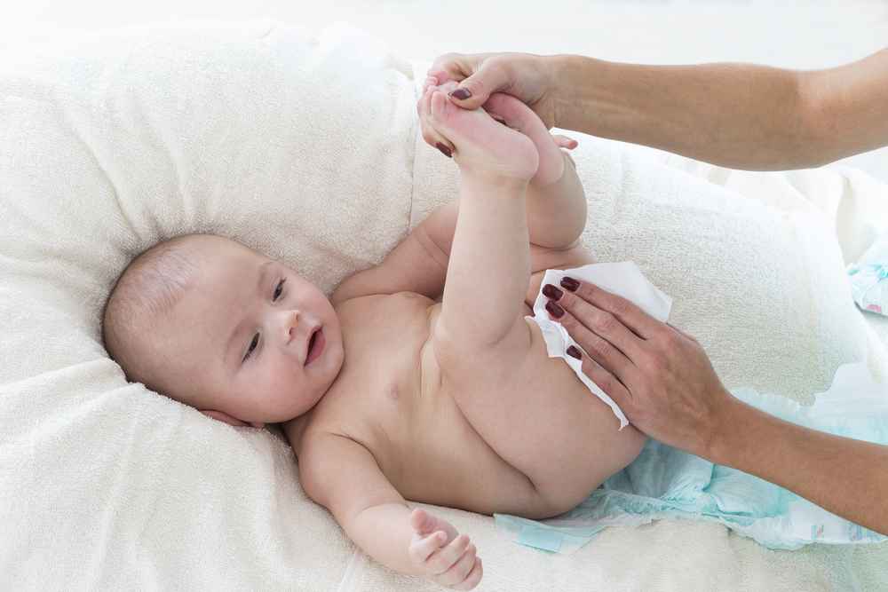 5 Penyebab BAB Bayi Berbusa dan Penanganannya, Berbahayakah?