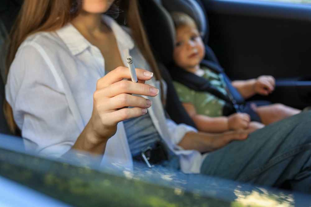 Waspadai Bahaya Kebiasaan Merokok bagi Ibu Menyusui dan Bayinya