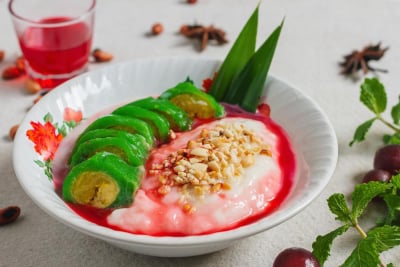 Es pisang ijo kacang sangrai