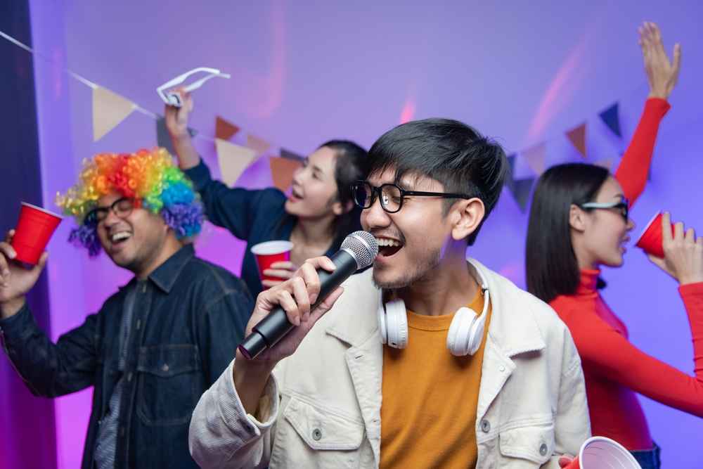 5 Manfaat Karaoke yang Lebih dari Sekadar Hiburan