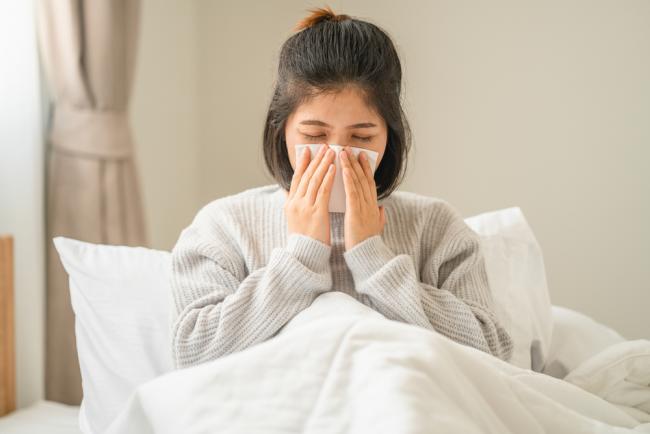 8 Merek Obat yang Paling Ampuh Atasi Alergi Dingin di Apotik