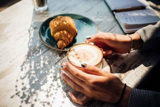 6 Makanan Penyebab Vertigo Kambuh yang Harus Dihindari